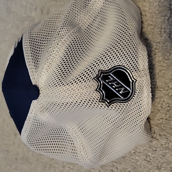 Toronto Maple Leafs Hat - Picture 4 of 6